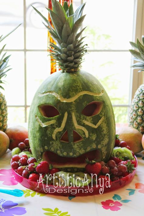 {Artistic Anya Designs} Hawaiian Luau Party - Carved Watermelon Tiki Mask Tropisk Fest, Carved Watermelon, Luau Party Food, Luau Food, Hawaian Party, Tropical Theme Party, Fest Mad, Hawaiian Party Theme, Aloha Party