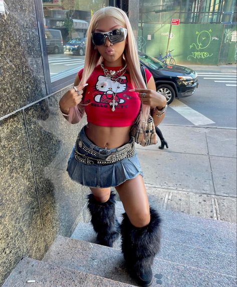 Outfits W Corsets, Mini Skirt 2000s Outfit, Rolling Loud Outfit Ideas, Festival Ideas Outfit, Feminine Y2k Outfits, Aaliyah Core Outfits, Megan Thee Stallion Concert Outfit Ideas, Hoochiemama Aesthetic Outfit, Skirt Outfits Y2k