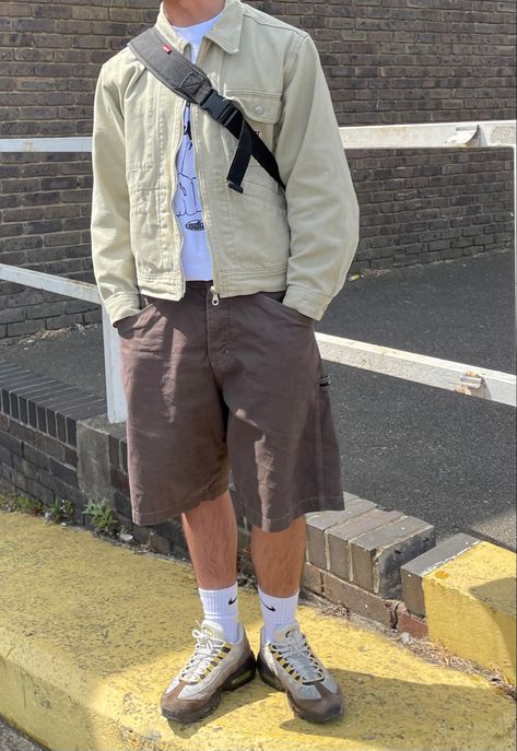 Stussy X Carhartt Jacket, Cargo Shorts Fit Men, Mens Summer Workwear, Brown Jorts Men Outfit, Brown Cargo Shorts Outfit Men, Carhartt Shorts Outfit Men, Mens Cargo Shorts Outfit, Summer Gorpcore Outfit, Bumbag Outfit Street Style