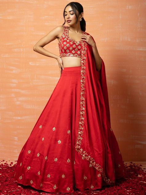 Lengha Design Bridal, Crop Top Lehenga Poses, Red Lengha Simple, Bride Lehnga, Grand Dress, Modal Silk Dupatta, Off Shoulder Lehenga, Purple Carnations, Red Floral Blouse