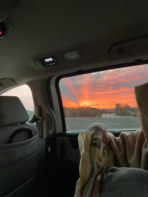 Christmas Road Trip Aesthetic, Insta Photo Ideas Road Trip, Road Trip Asthetics Photos, Road Trip Pics Ideas, Road Trip Selfies, Road Trip Vibes Aesthetic, Trip Planning Aesthetic, Road Trip Photos In Car, Roadtrip Picture Ideas