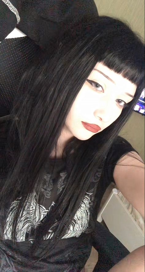 Long Black Dyed Hair, Goth Money Piece Hair, Black Hair With Bangs Aesthetic, Haircuts With Micro Bangs, Black Long Hair Bangs, Black Hair With Micro Bangs, Black Hair Straight Bangs, Short Goth Bangs, Emo Haircuts For Women