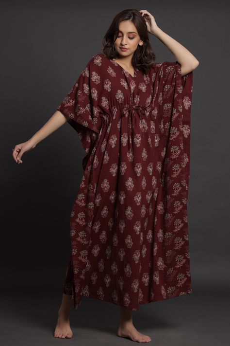 Loungewear essentials featuring modern kaftan patterned maxi dresses that will take you from the bed to the living room in style. #summerdresses #cottonmaxi #kaftanpatterns #casualsummerdressing #summerdesignsforwomen Woman Kaftan Style, Kaftan Style Kurta, Feeding Maxi Dress, Kaftan Kurti Indian, Kaftans Dresses Modern, Feeding Dress Pattern Indian, Kaftan Dress Modern Pattern, Feeding Dress Pattern, Party Wear Kaftan Dress