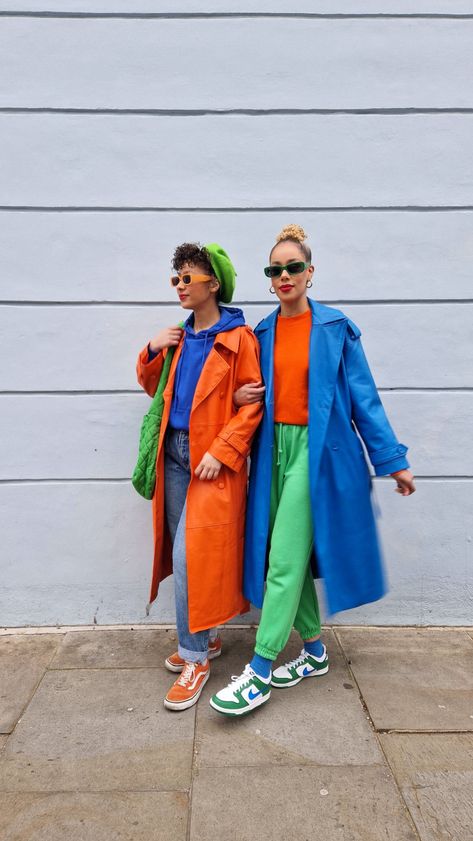 Dopamine Dresssing Maximalist fashion Blue Orange trench coat, green streetwear London streetstyle outfit inspo - IG @novasistas Blue And Orange Clothes, Spring Maximalist Outfits, Colourful Corporate Fashion, Colorful Streetwear Outfits, Colourful Clothes Aesthetic, Orange Green Outfit, Orange Coat Outfit, Orange Blue Outfit, Green Blue Outfit