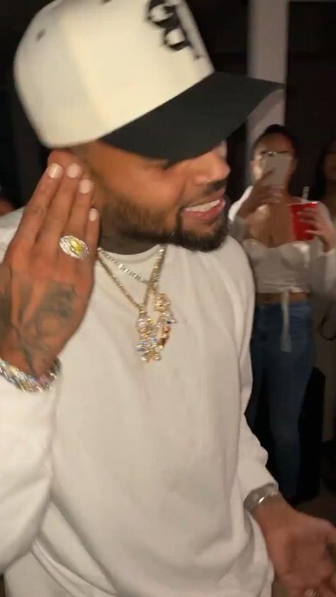 Chris Brown Funny Videos, Chris Brown Photoshoot Pictures, Chris Brown Funny, Chris Brown Dance, Chris Brown Daughter, Chris Brown Photoshoot, King Chris, Chirs Brown, Chris Brown Outfits