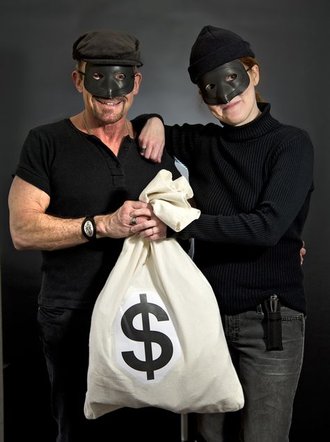 Easy DIY Couples Costume for Halloween: Bank robbers, Thieves, Criminals Robbers Halloween Costume Ski Mask, Bank Robbery Aesthetic, Bank Robber Aesthetic, Robber Outfit, Robber Halloween Costume, Easy Diy Couples Costumes, Robber Costume, Stag And Doe, Diy Couples Costumes
