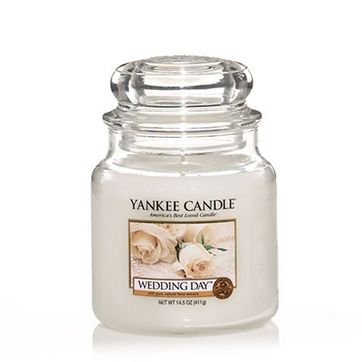 Wedding Day™ Weird Candle Scents, Weird Candles, Yankee Candle Scents, Candle Reading, Candles Uk, Yankee Candles, Fragrant Candles, Candle Wedding, Candle Collection