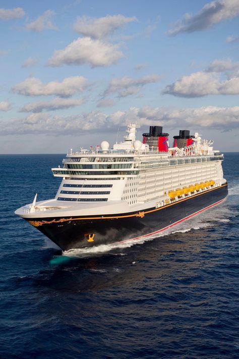 Disney Cruise Tips, Cruise Ship Outfits, Cruise Ship Party, Cruise Ship Pictures, Carnival Cruise Ships, Disney Cruise Ships, Vacation Savings, Luxury Cruise Ship, Packing List For Cruise