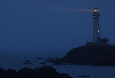 Pigeon Point Lighthouse at Night Croquis, Lighthouse At Night, Nautical Aesthetic, Lighthouses Photography, Lighthouse Photos, Lighthouse Keeper, Lighthouse Painting, Dark Pictures, Blue Hour