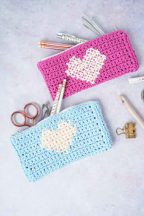 Amigurumi Patterns, Crochet A Pencil Case, Crochet Pen Case, Crochet Pen Pouch, How To Crochet A Pencil Case, Crocheted Pencil Case, Crochet Pencil Case Aesthetic, Crochet Pencil Case Free Pattern, Pencil Pouch Crochet