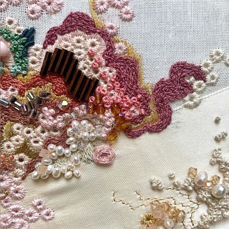 Hand Embroidery Artists you HAVE to Follow | School of Stitched Textiles Tela, Upcycling, Hand Embroidery Ideas, Embroidery Artists, Abstract Embroidery, Embroidery Stitch, Embroidery Hand, Hand Embroidery Art, Handmade Embroidery