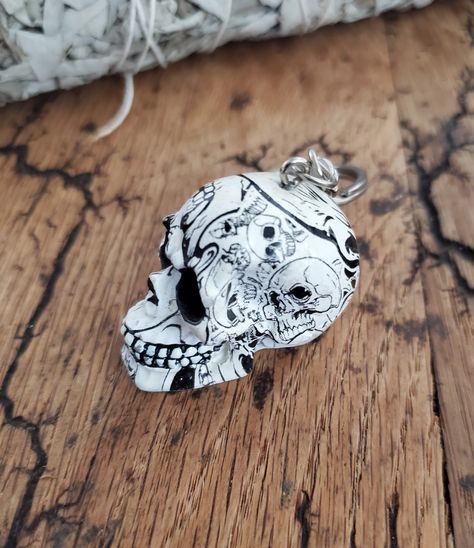 This Skulls printed onto a Skull Keychain was a bold attempt but ... Gifts, Skull Collection, Skull Keychain, So Weird, A Skull, Skull Print