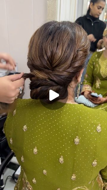 Muskan Manhas on Instagram: "Save alert 🚨 ‼️  Detailed Bun hair tutorial ✨  . #hairstyle #hairtutorial #tutorial #bunhairstyle #buntutorial #messybun #texturedbun #updo #growithpro #muskanmanhashairstylist #hairstyletutorial #nykaapro #growithnykaapro" Bun Hairstyles On Gown Western, Messi Bun Hairstyle On Saree, Indian Wedding Updo Hairstyles, Bridal Bun Hairstyles Tutorials, Hairstyle Ideas For Saree, Hair Buns For Indian Wedding, Indian Updo Hairstyles, Messy Bun Indian, Messy Bun Hairstyles Indian Saree