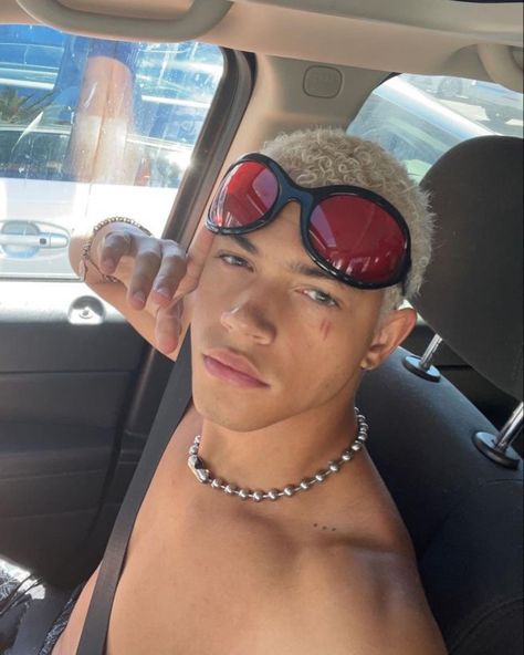 Khalil Beth, Crazy Fashion Outfits, Kahlil Beth, Dyed White Hair, Instagram Selfie Ideas, Men Street Wear, Bleached Hair Men, Mens Aesthetic, Crazy Fashion