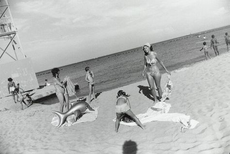 Garry Winogrand, Los Angeles Airport, Women Are Beautiful, Street Portrait, Gelatin Silver Print, Make Pictures, Documentary Photographers, Famous Photographers, Street Photographers