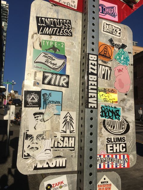 Sticker Street Art, Street Culture Aesthetic, Grafitti Street Art Graffiti, Streetwear Stickers, Grafitti Street, Nyc Street Art, Pike Place Market Seattle, Street Poster, Urban Art Graffiti