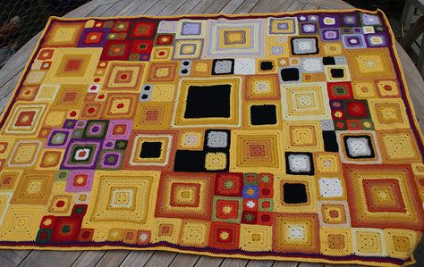 Klimt Babette  finished 1 by Sew What?, via Flickr Crochet Squares, Crotchet Blanket, Manta Crochet, Granny Square Blanket, Crochet Throw, Square Patterns, Crochet Square, Yarn Projects, Crochet Granny