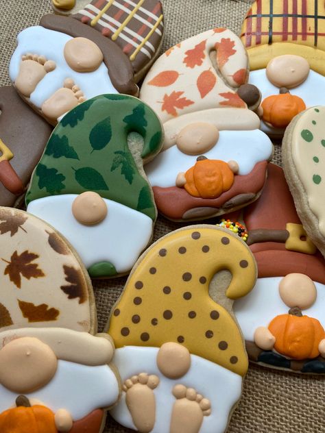 Natal, Gnome Cookies, Thanksgiving Cookies Decorated, Fall Decorated Cookies, Flooding Cookies, Cookie Business, Thanksgiving Cookies, Cutout Sugar Cookies, Fall Cookies