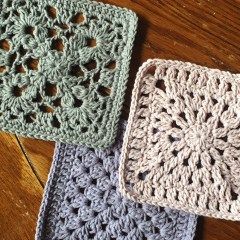 Free Crochet Square Pattern: Crafter Mystery! - cypress|textiles Free Crochet Square, Motifs Granny Square, Granny Square Pattern Free, Granny Square Crochet Patterns, Granny Square Crochet Patterns Free, Crochet Motif Patterns, Crochet Blocks, Crochet Quilt, Crochet Square Patterns