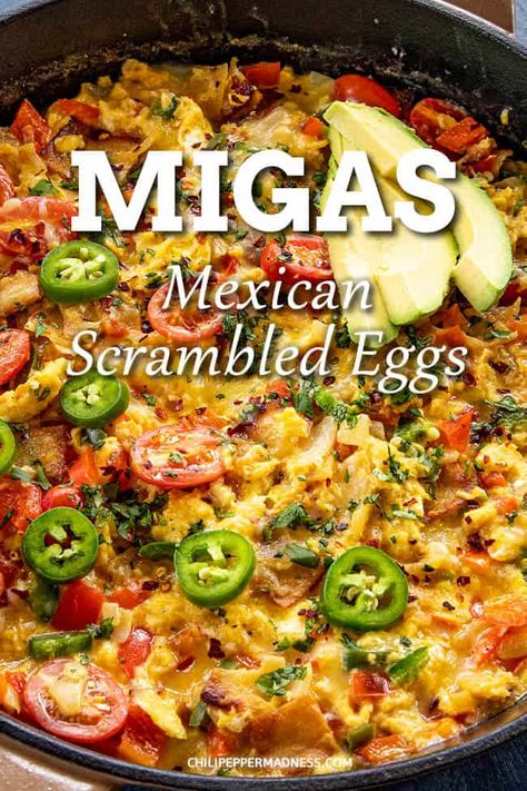 Essen, Easy Migas Recipe, Traditional Mexican Breakfast, Migas Recipe, Breakfast Taco, Egg Scramble, Tortilla Strips, Mexican Breakfast Recipes, Mexican Breakfast