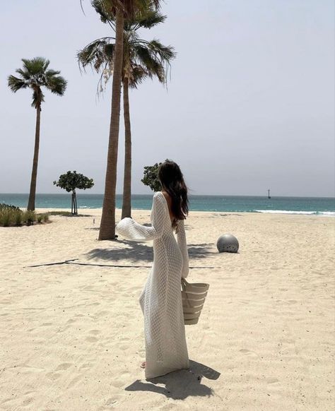 Beach Outfit Aesthetic, Dubai Outfits, Beach Vacation Pictures, Dubai Beach, Cute Beach Outfits, Holiday Outfits Summer, Dubai Aesthetic, Beach Ootd, Beach Outfit Women