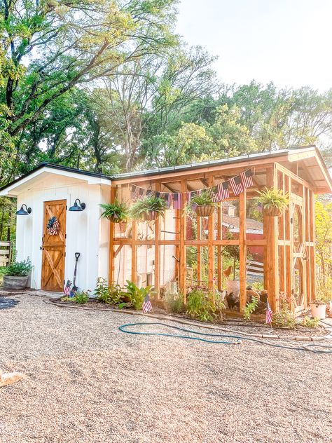 Chicken And Rabbit Coop Combo, Coop Ideas Chicken, Chicken Coop Ideas, Crushed Limestone, Chicken Coop Decor, Cute Chicken Coops, Chicken Coop Garden, Chicken Coup, Landscaping Backyard