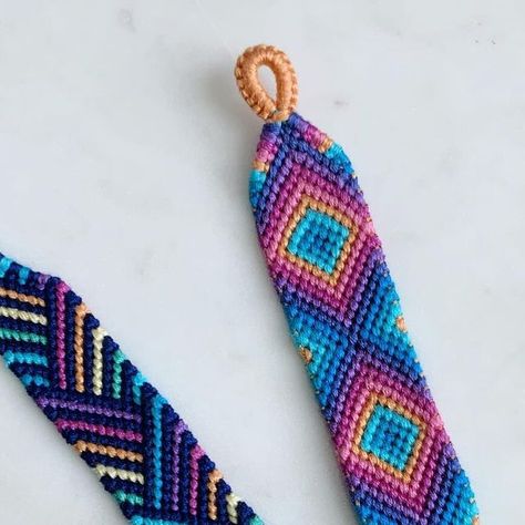 HoneyLola on Instagram: "Hey guys!! Hope you’re all doing well!  It’s definitely starting to feel like summer 😅

Here are a couple of bracelets that I recently completed.  I love rainbow colors - they’re so vibrant and remind me of summer.  I think both bracelets are perfect for the challenges hosted by @knot_peter and @masha_knots 🔆🌈

Both these patterns were pretty quick to knot and I love the way they look.  I’ll definitely be making them again 😉

🌈☀️🌈☀️🌈☀️🌈☀️🌈☀️🌈☀️🌈

🔹 Pattern #71394 and #33897 on @braceletbook
🔹 Strings by @dmc_embroidery @dmc_france 
🔹 Bracelets 22/100 and 23/100 of the #100braceletschallenge 
.
.
.
.
.
#friendshipbracelets #friendshipbracelet #knotwithmashasummer24 #knotpeterchallenge #knottedbracelet #vscobracelets #fenechki #handmade #diy #beachjewel Embroidery Floss Bracelets Patterns, Summer String Bracelets, Masha Knots, Macrame Aesthetic, Embroidery Floss Bracelets, Sunset Rainbow, Floss Bracelets, String Bracelets, Dmc Embroidery