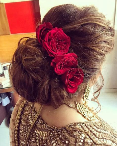 Indian bridal hairstyles inspiration | Messy hair buns adorned with red roses | Indian bridal look inspiration | Wedding hair updos | Indian brides | Fresh flower hairstyles | Hairstyles for Indian brides | Messy hairs| Credits: Ritika Hairstylist | Every Indian bride’s Fav. Wedding E-magazine to read. Here for any marriage advice you need | www.wittyvows.com shares things no one tells brides, covers real weddings, ideas, inspirations, design trends and the right vendors, candid photographers . Bun Design, Boho Hair Tutorial, Bridal Hair Buns, Bridal Hair Inspiration, Indian Wedding Hairstyles, Flowers In Her Hair, Indian Bridal Hairstyles, Messy Bun Hairstyles, Fringe Hairstyles