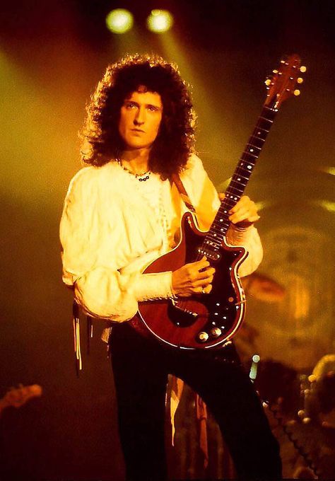 Golden God! Brian May, Portland OR, March 12, 1977, via queenlive.ca Yaas Queen, Queen Brian May, Best Guitarist, Queen Photos, Roger Taylor, Queen Pictures, Queen Freddie Mercury, John Deacon, Brian May