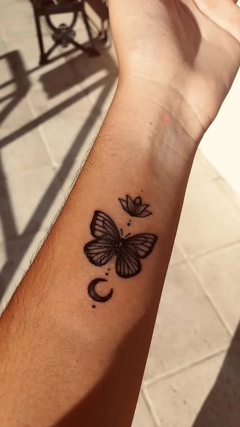 butterfly tattoo | tattoo | aesthetic tattoo | 🦋 Minimal Aesthetic Mehndi, Mehndi Designs On Wrist, Aesthetic Henna Butterfly, Aesthetic Mehndi Butterfly, Aesthetic Butterfly Mehendi, Mehendi Designs Butterfly, Wrist Henna Designs Simple, Henna Designs Simple Butterfly, Asthetic Mehandi Design