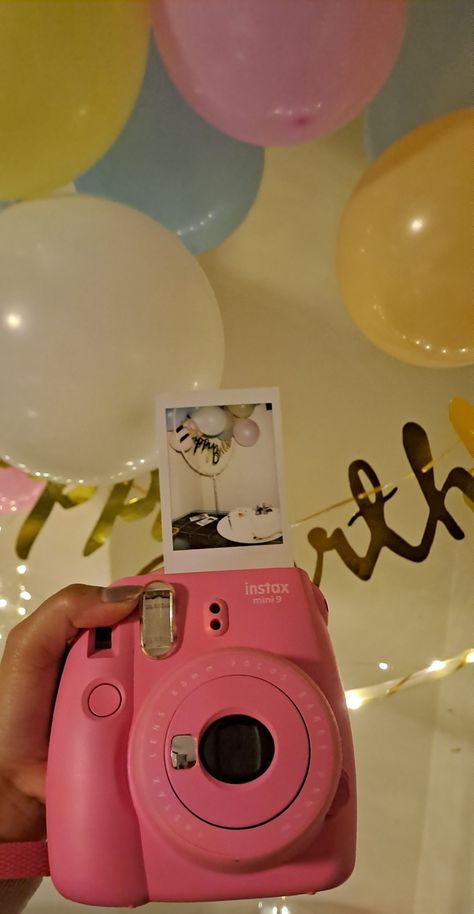 Insta Mini Ideas Pictures, Instax Mini 9 Aesthetic, Mari Core, Instax Aesthetic, 21st Party Themes, Instax Mini Ideas, Poloroid Pictures, Art Aesthetic Wallpaper, Instax Mini Camera