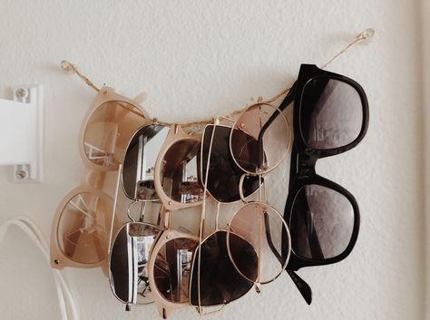 Sunglasses Stand Aesthetic, Organisation, How To Display Sunglasses, Ways To Store Sunglasses, Ways To Display Sunglasses, Sun Glass Holder Diy, Sunglasses Room Decor, Sun Glass Holder, Sunglasses Holder Aesthetic