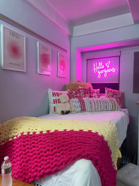 Dorm Room Ideas Neon Sign, Neon Dorm Signs, Pink Apartment Bedroom Aesthetic, Single Dorm Inspiration, Pink And Silver Dorm Room Ideas, Room Inspiration Bedroom Colorful, Hot Pink And White Room Aesthetic, Dorm Decor Colorful, Girly College Dorm Room Ideas