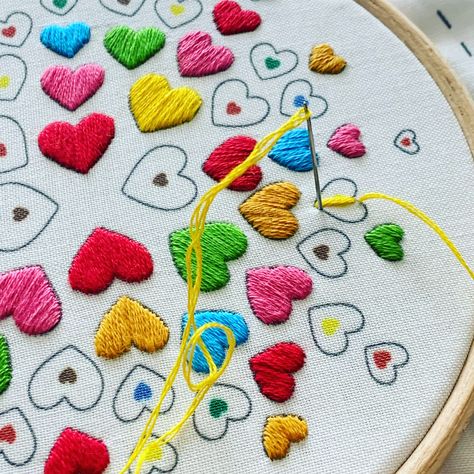 Embroidery Heart Pattern, Patterns For Quilts, Stitching Diy, Embroidery Hoop Art Diy, Embroidery Hearts, Heart Embroidery, Basic Embroidery Stitches, Hand Embroidery Tutorial, Hand Embroidery Projects