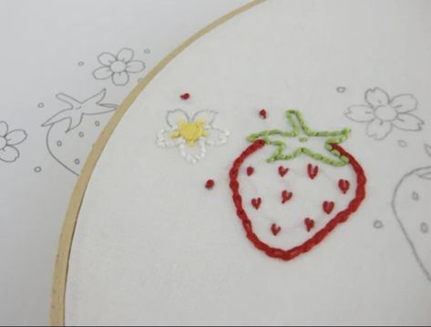 Embroidered Strawberry, Strawberry Embroidery, Embroidery Tshirt, Hand Embroidery Projects, Hand Work Embroidery, Embroidery Stitches Tutorial, Embroidery Neck Designs, Cute Embroidery, Embroidery Patterns Free