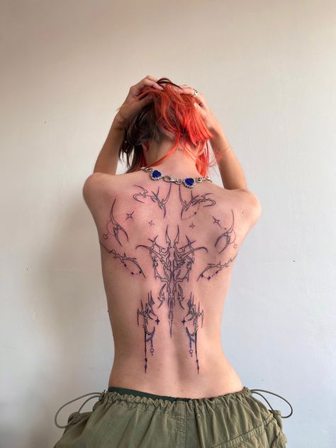 Tattoo Belly, Small Minimalist Tattoos, Trible Tattoos, Symmetrical Tattoo, Backpiece Tattoo, Meaningful Symbols, Girl Back Tattoos, Back Piece Tattoo, Minimalist Tattoos