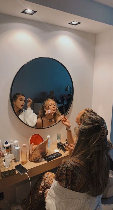 Getting Ready For A Night Out Aesthetic, Besties Getting Ready Aesthetic, Getting Ready With Bestie, Getting Ready Pics Aesthetic, Girls Night Getting Ready, Getting Ready Friends Aesthetic, Work Party Aesthetic, School Birthday Aesthetic, Get Ready With Friends Aesthetic