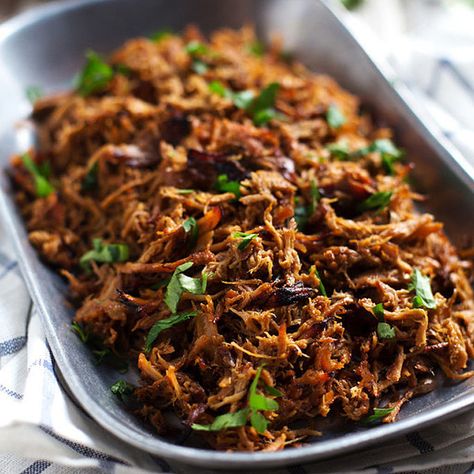 40+ Recipes That Make Feeding a Crowd a Breeze: Cooking for a crowd, be it a large family gathering or a dinner party, can be a bit of a challenge. Crockpot Shredded Pork, Shredded Pork Crockpot, Slow Cooker Recipes Pork, Potato Bar, Salad Buah, Shredded Pork, Cooking For A Crowd, Slow Cooker Pork, Easy Slow Cooker