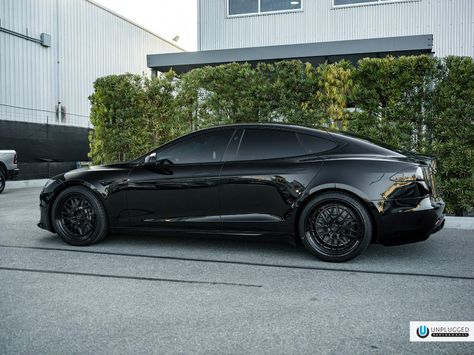 Solid Black Tesla Model S Plaid - Unplugged Performance Carbon Ceramic Big Brake Kit - Unplugged Performance Tesla S Plaid, Tesla Model S Black, Black Tesla, Tesla Model S Plaid, Beadlock Wheels, Luxury Appliances, Performance Wheels, Kid Friendly Trips, Kid Friendly Travel Destinations