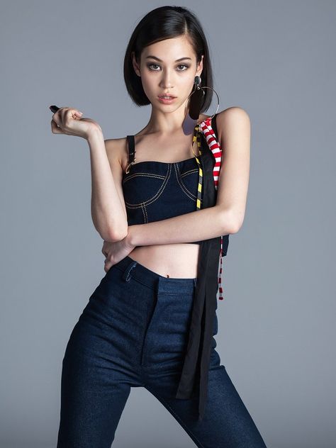 Kiko Mizuhara Style, Commercial Modeling, Poses Modelo, High Fashion Poses, Kiko Mizuhara, Studio Poses, Fashion Model Poses, 사진 촬영 포즈, Pose Fotografi