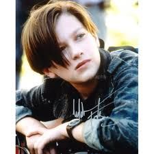 john connor terminator 2, love this hairstyle Edward Furlong, Childhood Memories 80s, John Connor, Celebrity Siblings, Young John, Pixie Cut With Bangs, Young Celebrities, Celebrity Portraits, Boys Haircuts