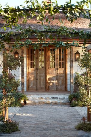 Joanna Gaines' garden house is so beautiful European Farmhouse, Casa Exterior, Have Inspiration, Antique Doors, Old Farm Houses, Hus Inspiration, Design Exterior, Cool Ideas, Design Case