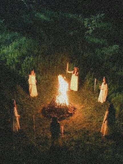 Samhain Ritual, Witch Core, Arte Occulta, Yellow Cartoon, Southern Gothic, Anne With An E, Season Of The Witch, Beltane, Witch Aesthetic