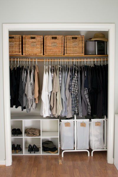 Diy Kast, Couple Room, Wardrobe Organisation, House Organisation, Bedroom Organization Closet, Apartment Organization, Small Closet Organization, Small Closet, Home Organisation