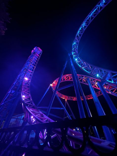 Amusement Parks At Night, Neon Amusement Park, Theme Park At Night, Rollercoaster Aesthetic Night, Theme Park Aesthetic Night, Amusement Park Aesthetic Night, Night Rollercoaster, Janiyah Core, Vincent Solaire