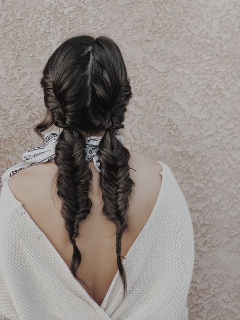 How To Fishtale Braid, Fish Tail Braid Hairstyle, Fishtale Hairstyles, Wild Rag Hairstyles, Fish Tail Hairstyles, Two Fishtail Braids, Collaring Ceremony, Celtic Hairstyles, Dr Hairstyles