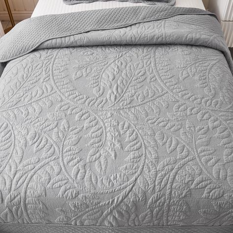 Twin Bed Coverlets, Quilts For Queen Size Beds, Full Bed Spread, Bed Spreads Ideas, Grey Quilt Bedding Ideas, Gray Bedspread Room Ideas, Farmhouse Quilt Bedding, Coverlet Bedding Ideas, Turkish Bedding