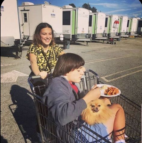 Stranger Things Fotos, Stranger Things Season 3, Stranger Things 3, Stranger Things Kids, Stranger Things Actors, Casting Pics, Stranger Things Tv, Stranger Things Characters, Cast Stranger Things