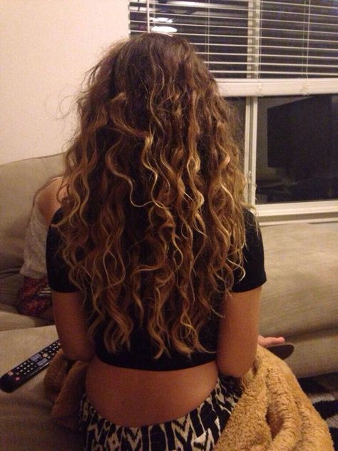 * Hair * Curly * Natural * Highlights * Brunette * Long * Curly Hairstyles, Long Curly Hair, Hair 2018, Hair Envy, Long Curly, Curled Hairstyles, Hair Dos, Curly Hair Styles Naturally, Gorgeous Hair