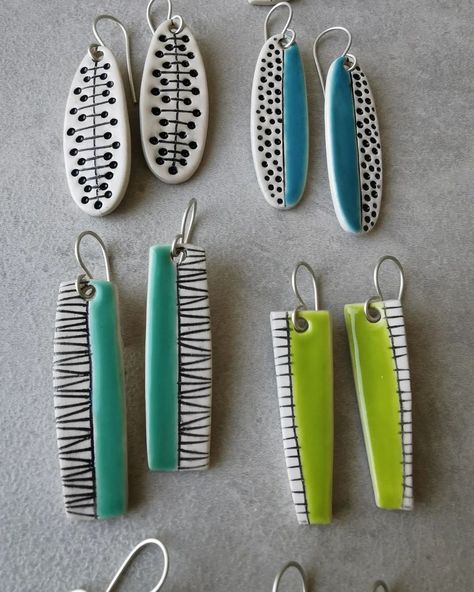 Martina Zalig | Assembled earrings. I love this colour combination. 💙💚🤍🖤 * #ceramicjewellery #ceramicearrings #dropearrings #handmadeearrings… | Instagram Terracotta Jewellery Designs, Handmade Ceramic Jewelry, Pottery Jewelry, Polymer Clay Jewelry Tutorials, School Jewelry, Terracotta Jewellery, Porcelain Earrings, Metal Clay Jewelry, Handmade Jewelry Earrings